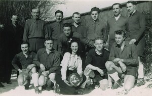 L'équipe première en 1946 - 1947.
La mixité avant l'heure ?