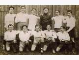 1923 : la création du club...
Le club naît sous le nom d'AS Dombasle et voici la plus ancienne photo connue de l'équipe pionnière...